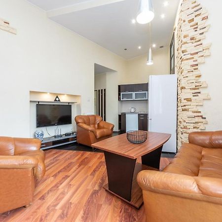 Comfortable Apartment On Mikhaylovskiy Lane Киев Экстерьер фото