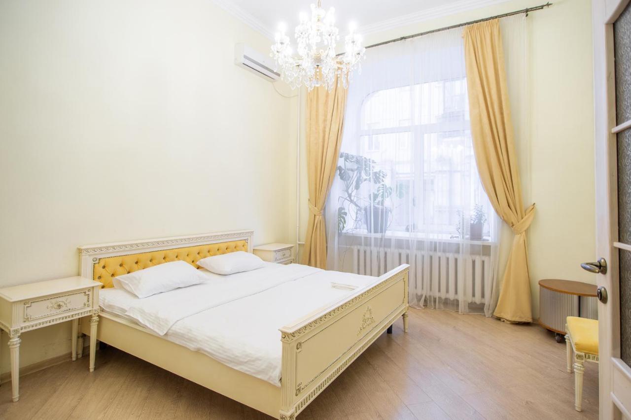 Comfortable Apartment On Mikhaylovskiy Lane Киев Экстерьер фото