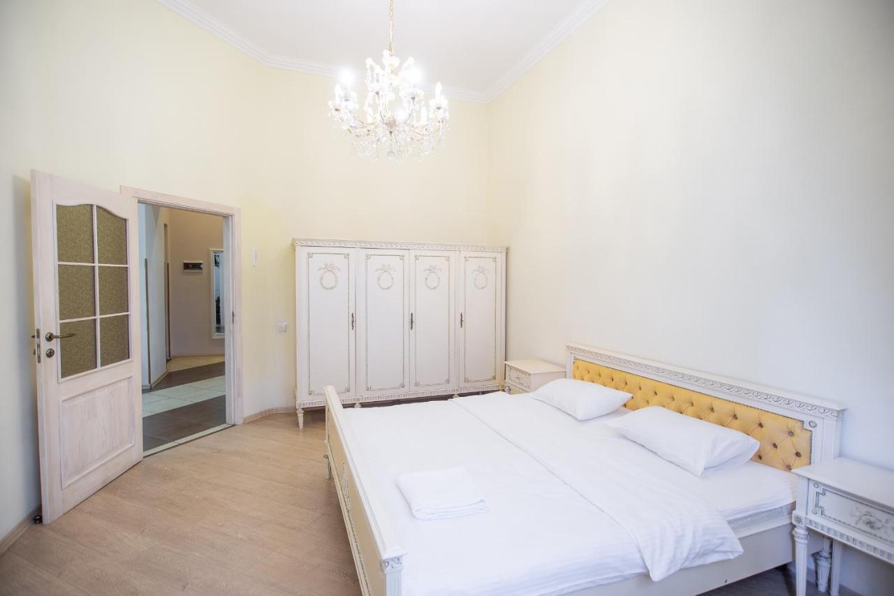 Comfortable Apartment On Mikhaylovskiy Lane Киев Экстерьер фото