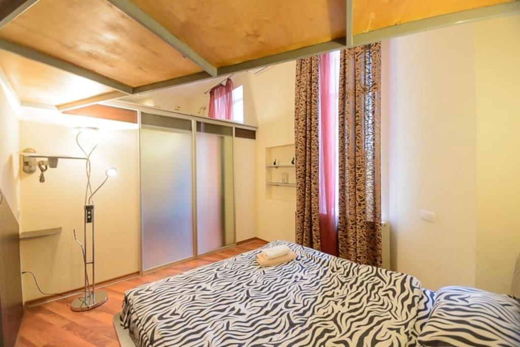 Comfortable Apartment On Mikhaylovskiy Lane Киев Экстерьер фото