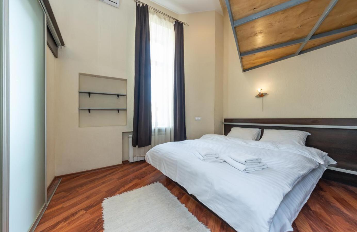 Comfortable Apartment On Mikhaylovskiy Lane Киев Экстерьер фото