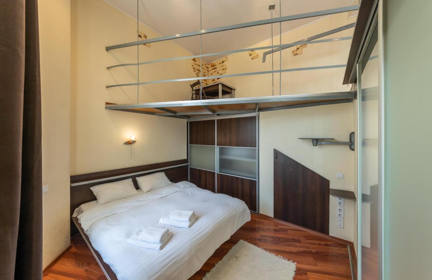 Comfortable Apartment On Mikhaylovskiy Lane Киев Экстерьер фото