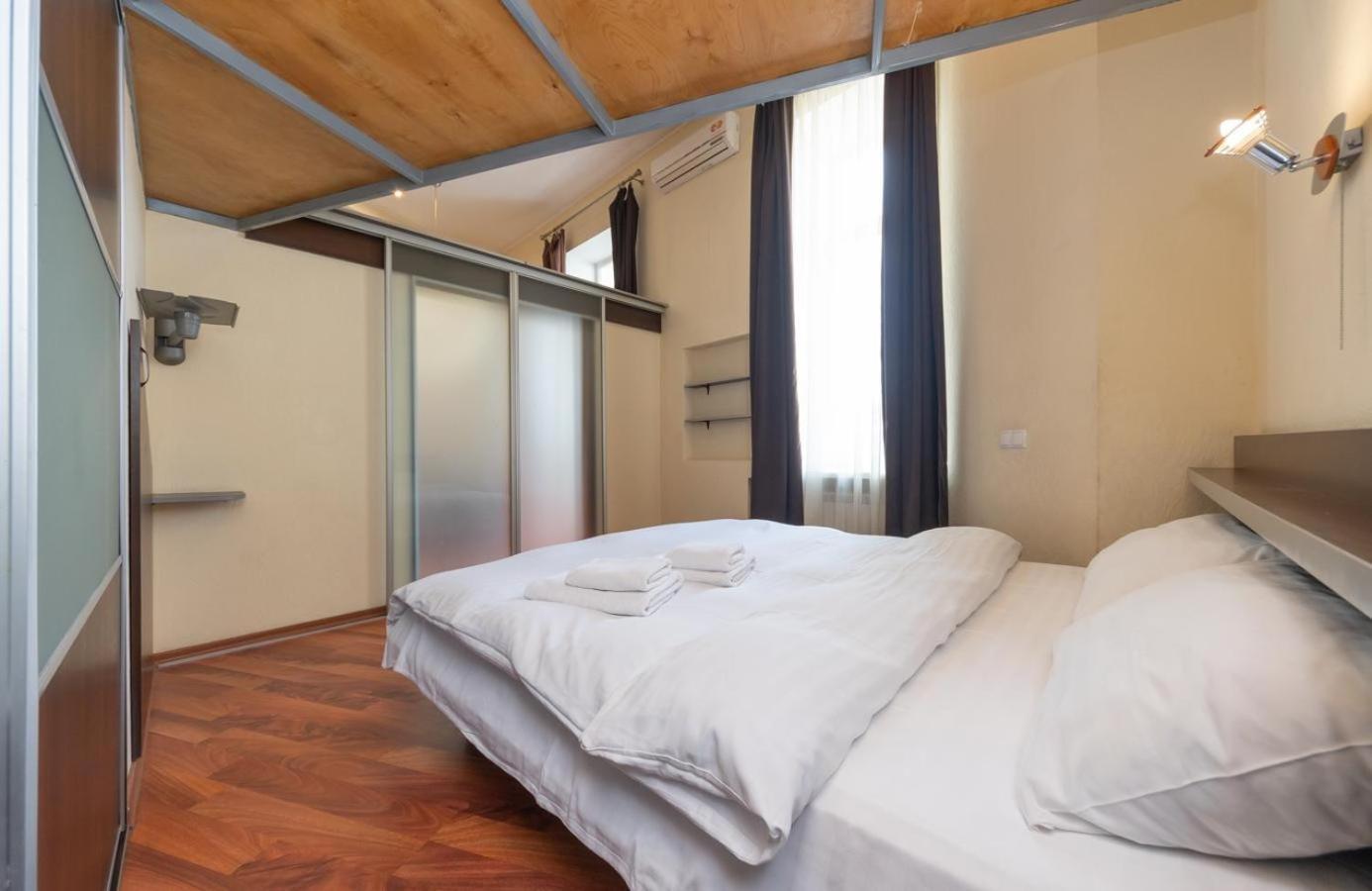 Comfortable Apartment On Mikhaylovskiy Lane Киев Экстерьер фото