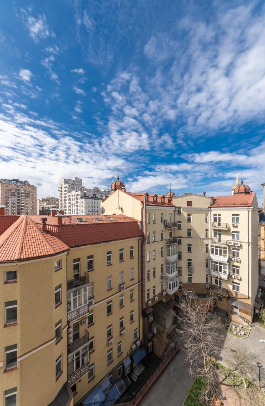Comfortable Apartment On Mikhaylovskiy Lane Киев Экстерьер фото