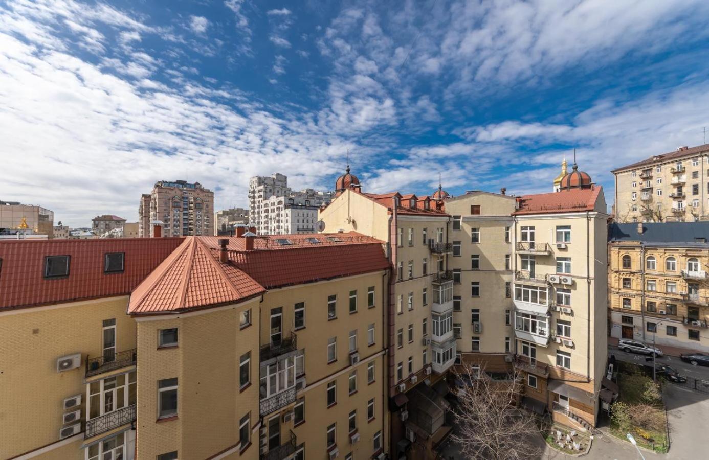 Comfortable Apartment On Mikhaylovskiy Lane Киев Экстерьер фото
