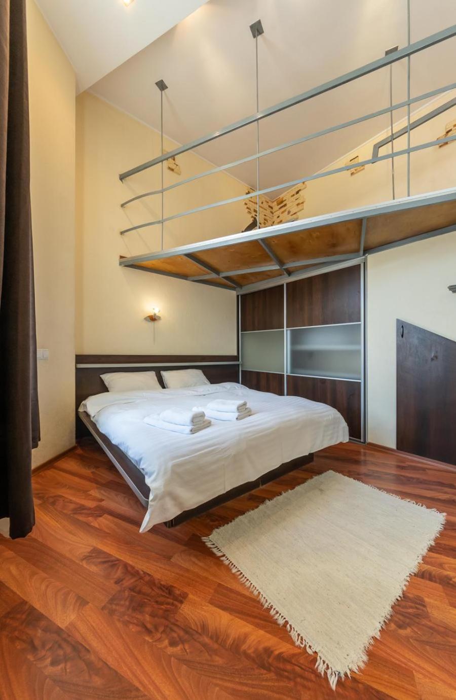 Comfortable Apartment On Mikhaylovskiy Lane Киев Экстерьер фото