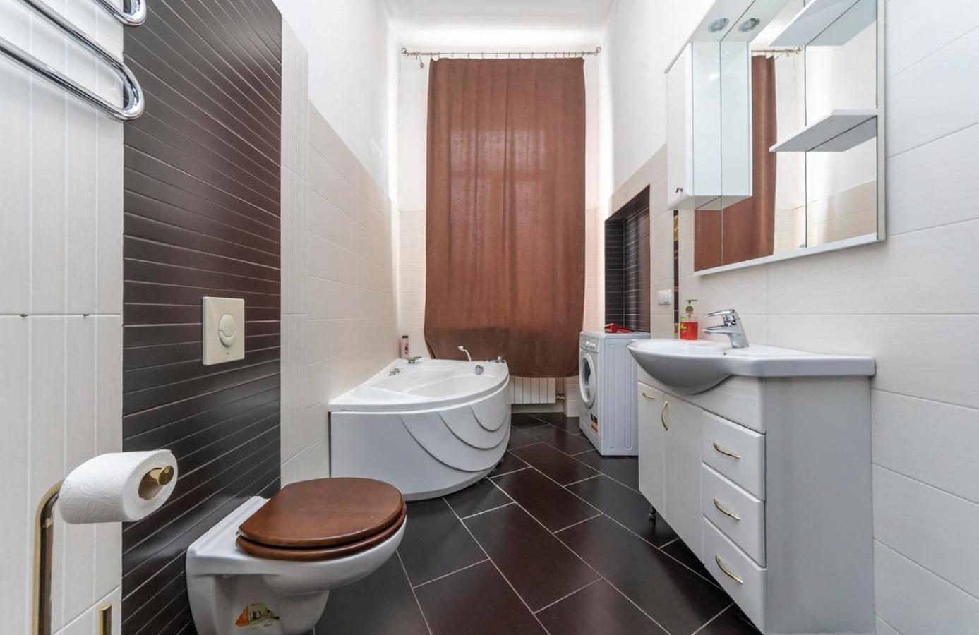 Comfortable Apartment On Mikhaylovskiy Lane Киев Экстерьер фото