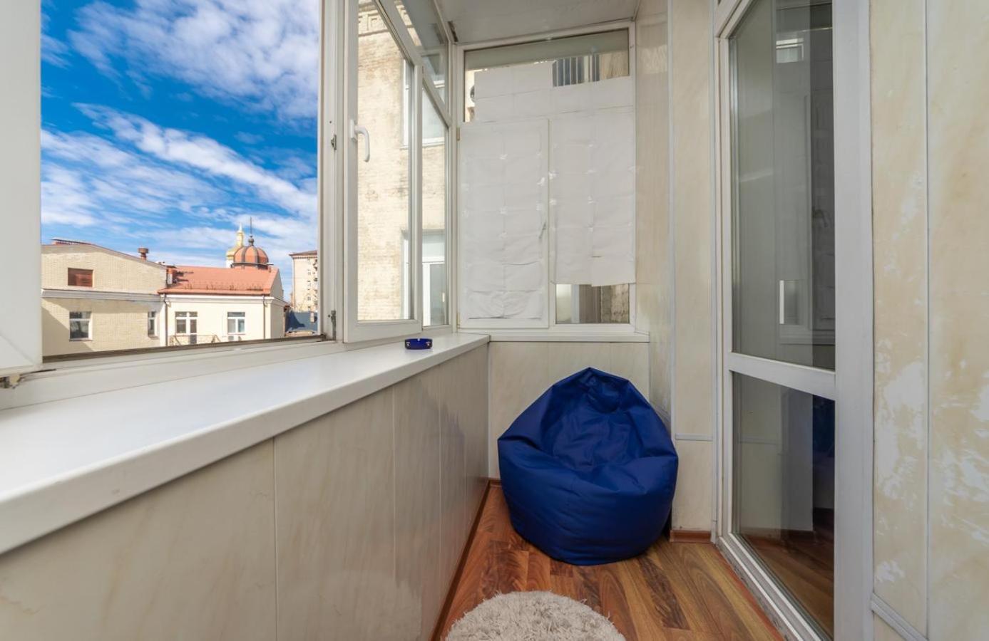 Comfortable Apartment On Mikhaylovskiy Lane Киев Экстерьер фото