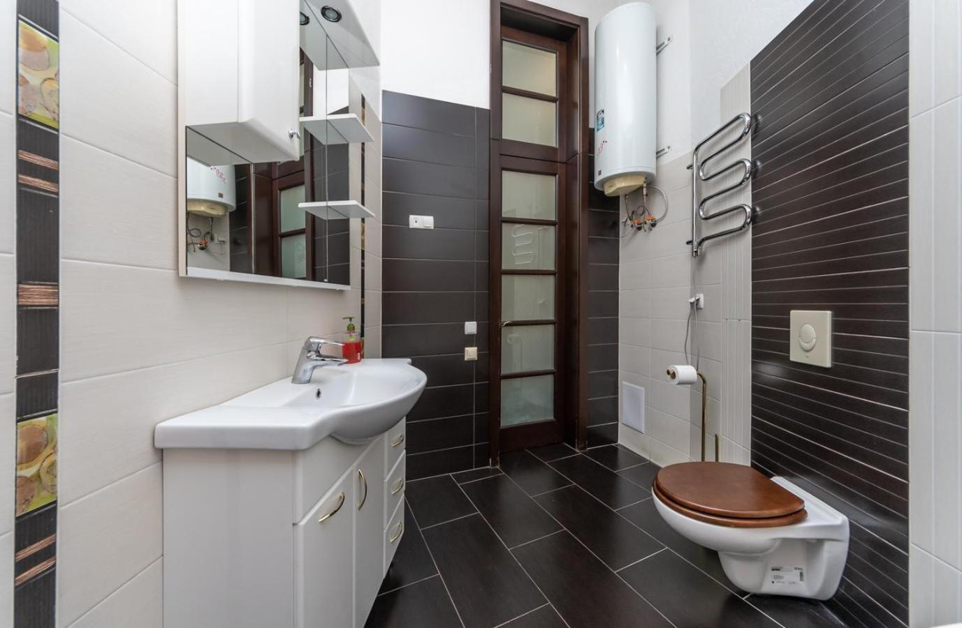 Comfortable Apartment On Mikhaylovskiy Lane Киев Экстерьер фото