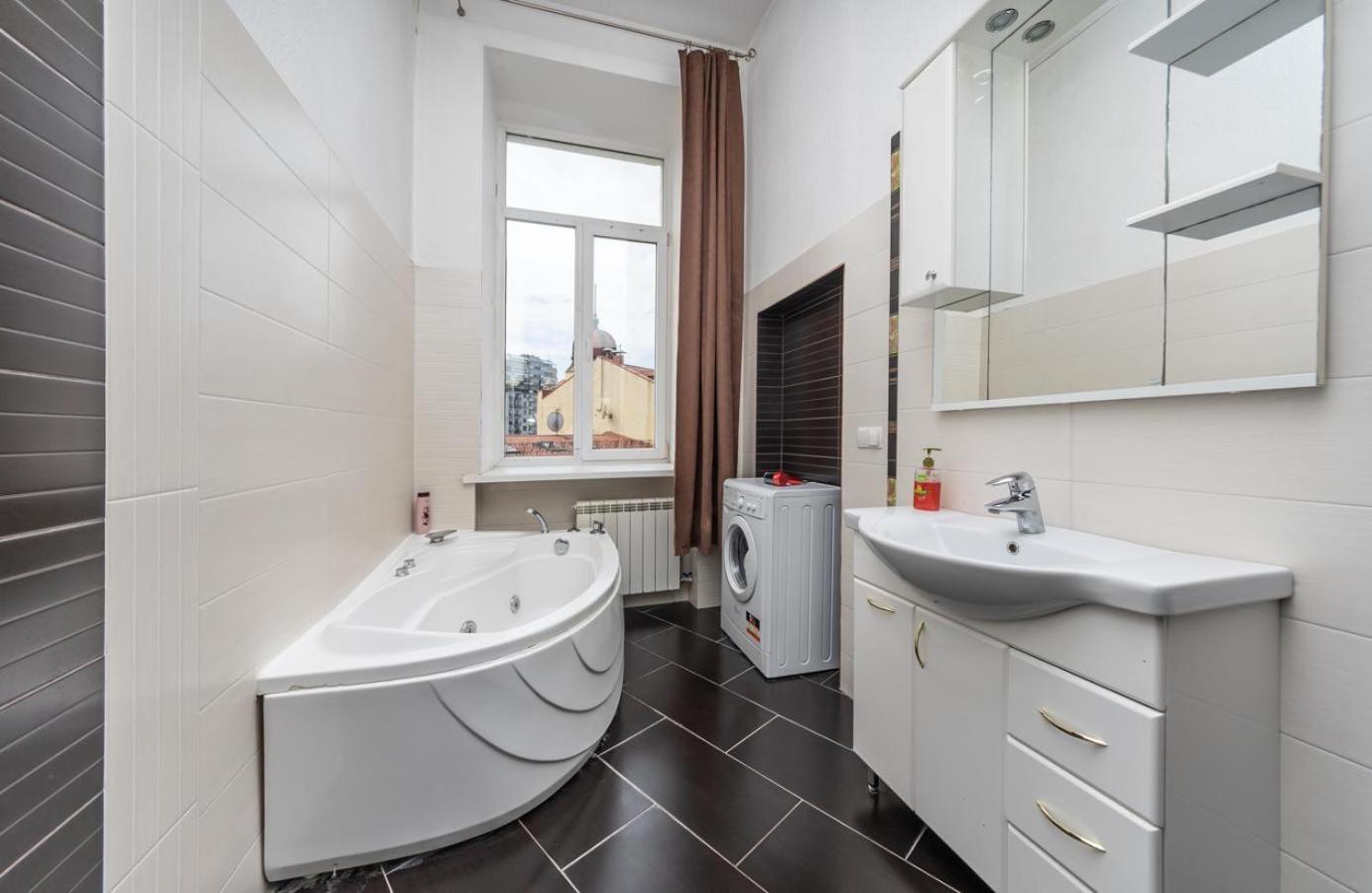 Comfortable Apartment On Mikhaylovskiy Lane Киев Экстерьер фото