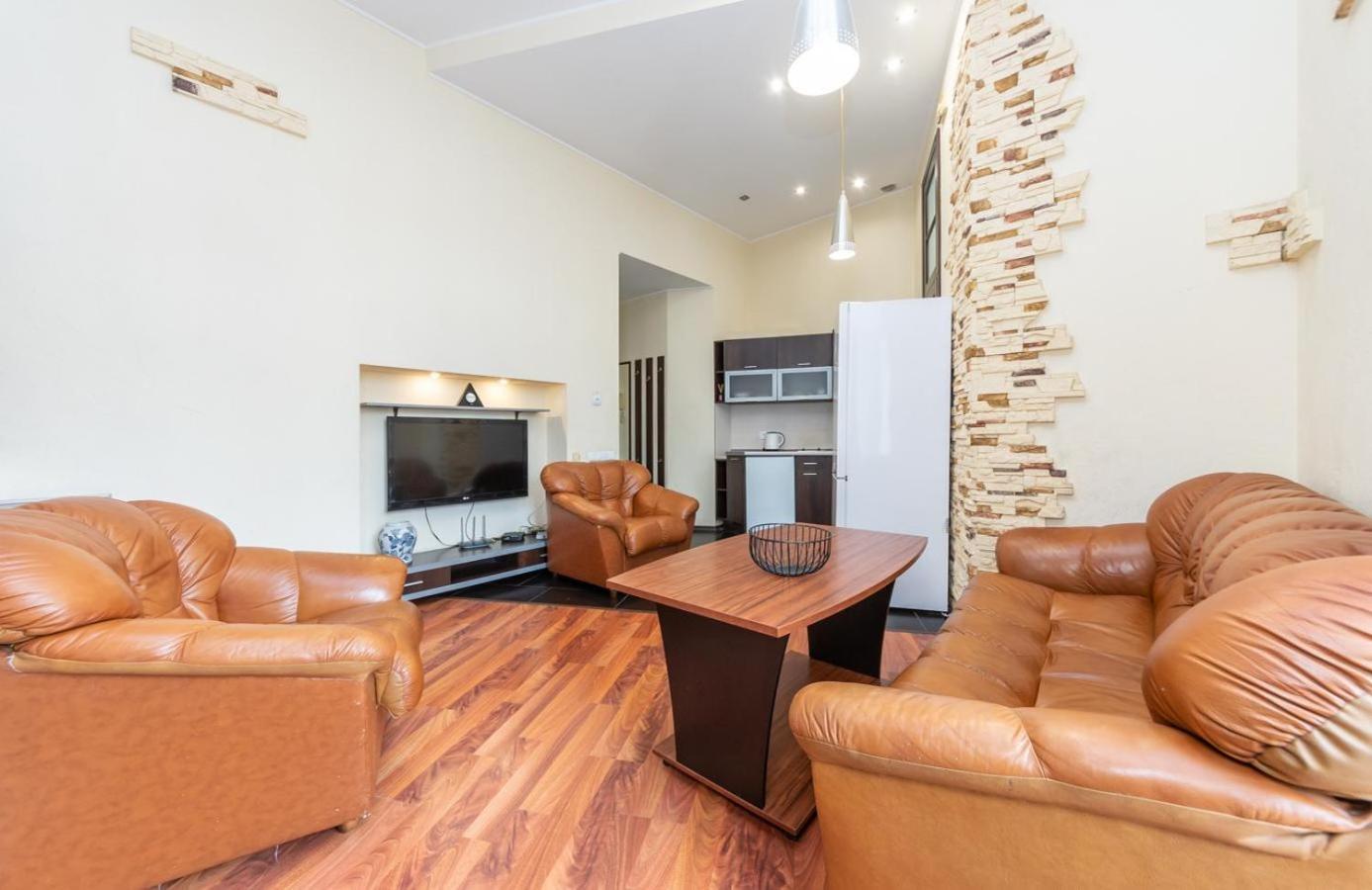 Comfortable Apartment On Mikhaylovskiy Lane Киев Экстерьер фото